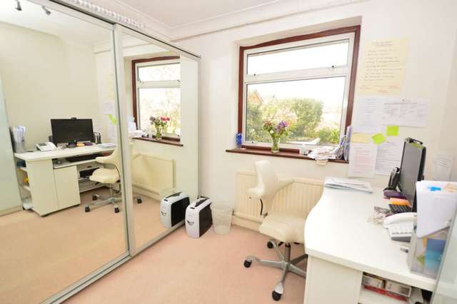  Image of 4 bedroom Semi-Detached house to rent in The Ridgeway London N11 at The Ridgeway Friern Barnet London, N11 3LG