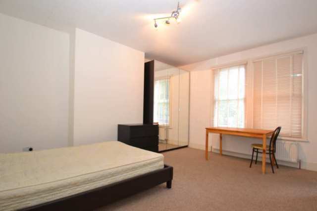  Image of Studio flat to rent in The Vale London W3 at The Vale  London, W3 7RR