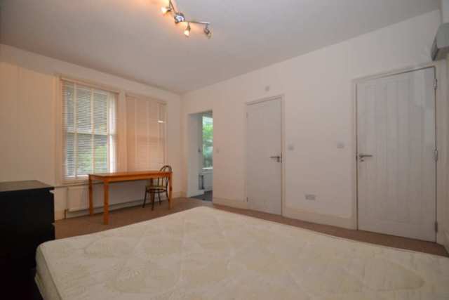  Image of Studio flat to rent in The Vale London W3 at The Vale  London, W3 7RR