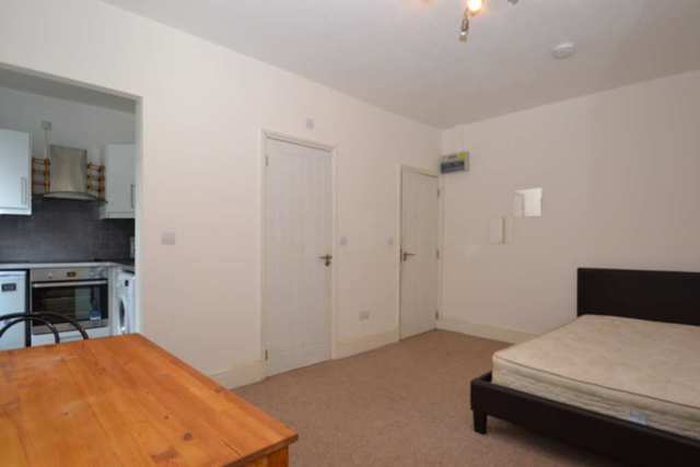  Image of Studio flat to rent in The Vale London W3 at The Vale  London, W3 7RR