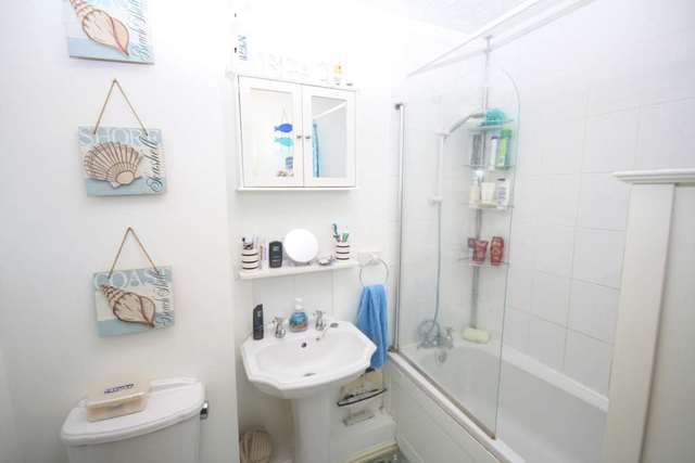  Image of 2 bedroom Terraced house to rent in Thistle Close Laindon Basildon SS15 at Thistle Close Noak Bridge Basildon, SS15 5GX