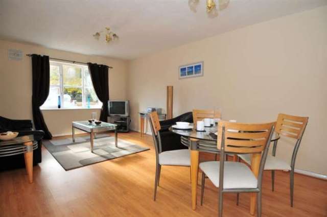 Image of 1 bedroom Apartment to rent in Town Mead Crawley RH11 at Highfield House, Town Mead West Green Crawley, RH11 7EH