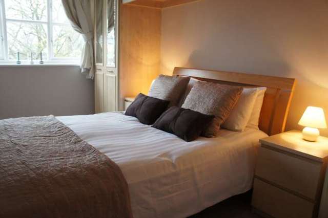  Image of 2 bedroom Apartment to rent in Town Mead Crawley RH11 at Highfield House, Town Mead West Green Crawley, RH11 7EH
