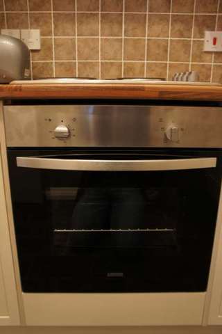  Image of 2 bedroom Apartment to rent in Town Mead Crawley RH11 at Highfield House, Town Mead West Green Crawley, RH11 7EH