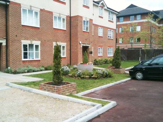  Image of 2 bedroom Apartment to rent in Town Mead Crawley RH11 at Highfield House, Town Mead West Green Crawley, RH11 7EH