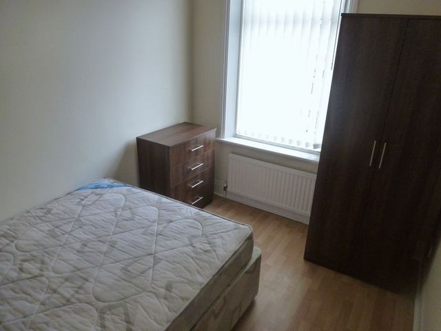  Image of 3 bedroom Flat to rent in Trewhitt Road Heaton Newcastle upon Tyne NE6 at Trewhitt Road Array Byker, NE6 5LU