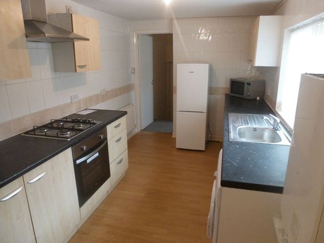  Image of 3 bedroom Flat to rent in Trewhitt Road Heaton Newcastle upon Tyne NE6 at Trewhitt Road Array Byker, NE6 5LU