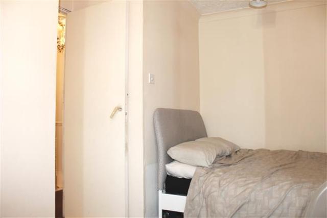  Image of 3 bedroom Terraced house for sale in Turnpike Close London SE8 at Deptford High Street, SE8 4NA