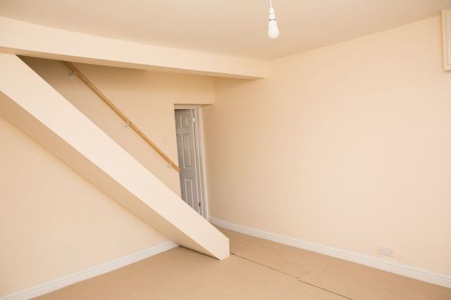 Image of 2 bedroom Terraced house to rent in Two Mile Hill Road Kingswood Bristol BS15 at Two Mile Hill Road Kingswood Bristol, BS15 1BJ