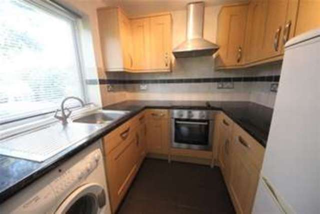  Image of 1 bedroom Flat to rent in Upper Edgeborough Road Guildford GU1 at Guildford, GU1 2BQ