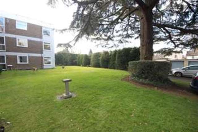  Image of 1 bedroom Flat to rent in Upper Edgeborough Road Guildford GU1 at Guildford, GU1 2BQ