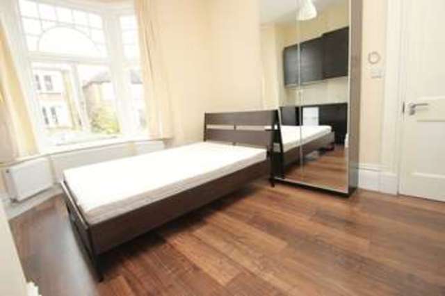 Image of Flat to rent in Upper Walthamstow Road London E17 at Upper Walthamstow Road  London, E17 3QG