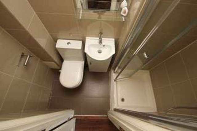  Image of Flat to rent in Upper Walthamstow Road London E17 at Upper Walthamstow Road  London, E17 3QG