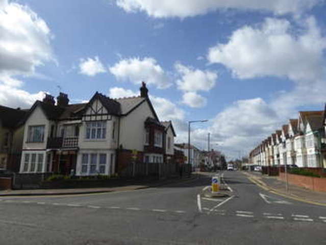  Image of 1 bedroom Ground Flat to rent in Valkyrie Road Westcliff-on-Sea SS0 at Westcliff-on-Sea Westcliff-on-Sea, SS0 8BY
