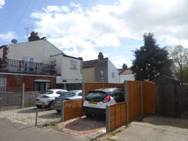  Image of 1 bedroom Ground Flat to rent in Valkyrie Road Westcliff-on-Sea SS0 at Westcliff-on-Sea Westcliff-on-Sea, SS0 8BY