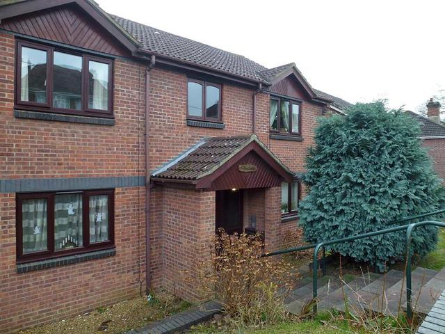  Image of 1 bedroom Flat to rent in Botany Bay Road Southampton SO19 at 89 Botany Bay Road Sholing Southampton, SO19 8FE