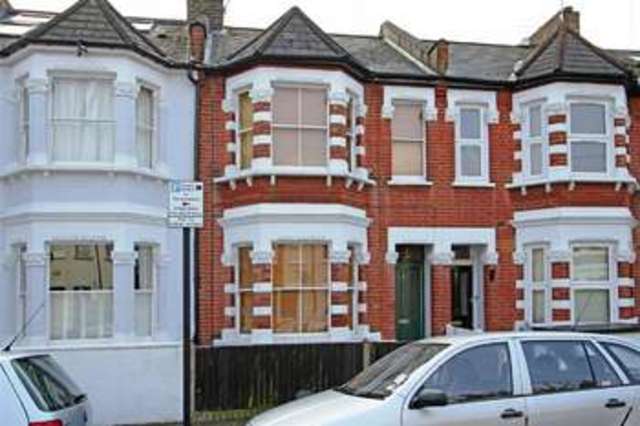  Image of 3 bedroom Terraced house to rent in Vanderbilt Road London SW18 at Earlsfield, SW18 3BG