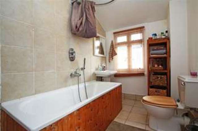  Image of 3 bedroom Terraced house to rent in Vanderbilt Road London SW18 at Earlsfield, SW18 3BG