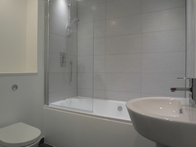  Image of 3 bedroom Apartment to rent in Varden Street London E1 at London Aldgate East, E1 2AR