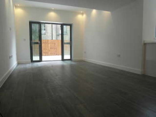  Image of 3 bedroom Flat to rent in Varden Street London E1 at London Aldgate East, E1 2AR