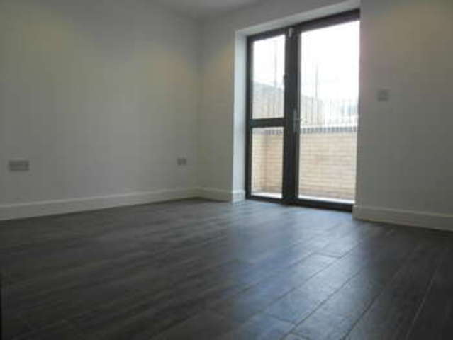  Image of 3 bedroom Flat to rent in Varden Street London E1 at London Aldgate East, E1 2AR