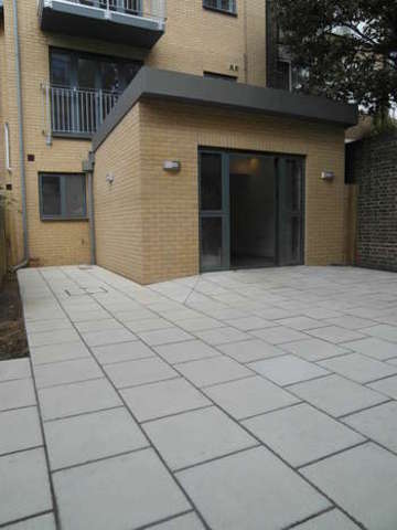  Image of 3 bedroom Flat to rent in Varden Street London E1 at London Aldgate East, E1 2AR