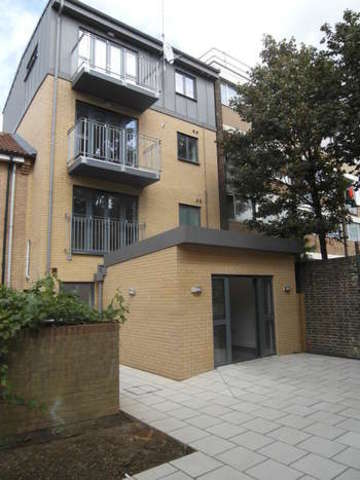  Image of 3 bedroom Flat to rent in Varden Street London E1 at London Aldgate East, E1 2AR
