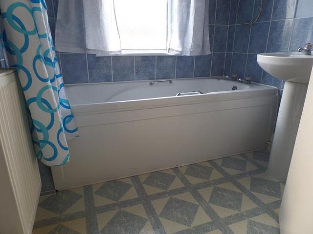  Image of 1 bedroom Flat to rent in Victoria Road Emsworth PO10 at 52c Victoria Road  Emsworth, PO10 7NJ