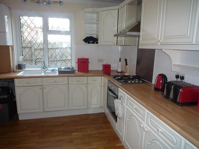  Image of 3 bedroom Maisonette to rent in Victoria Road Netley Abbey Southampton SO31 at Netley Abbey  Southampton, SO31 5DG