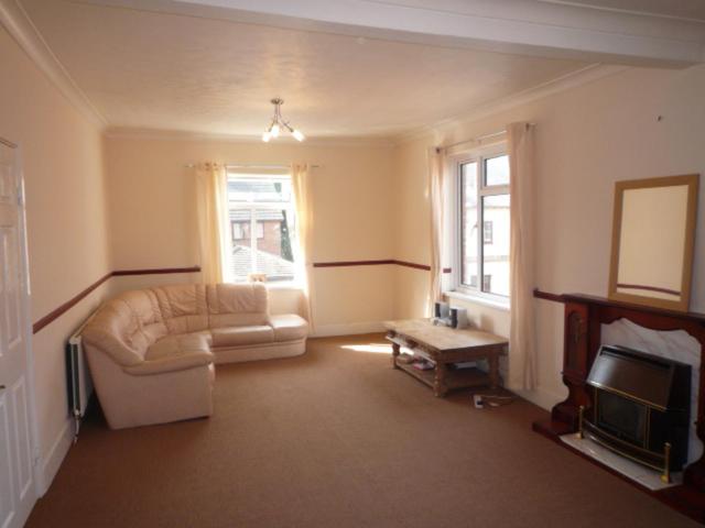  Image of 3 bedroom Maisonette to rent in Victoria Road Netley Abbey Southampton SO31 at Netley Abbey  Southampton, SO31 5DG