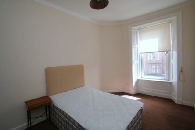  Image of 2 bedroom Flat to rent in Victoria Road Glasgow G42 at Queens Park Glasgow Glasgow, G42 7RP