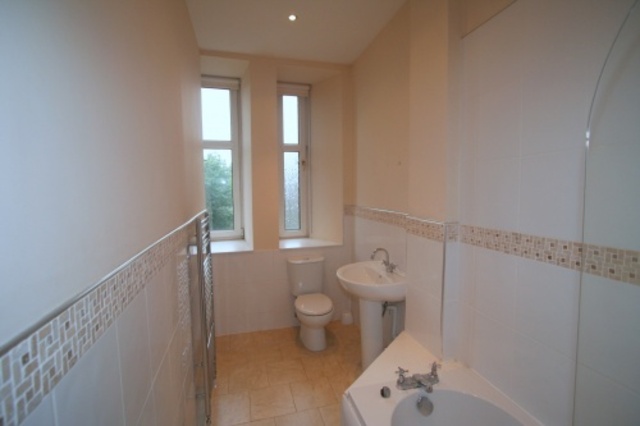  Image of 2 bedroom Flat to rent in Victoria Road Glasgow G42 at Queens Park Glasgow Glasgow, G42 7RP
