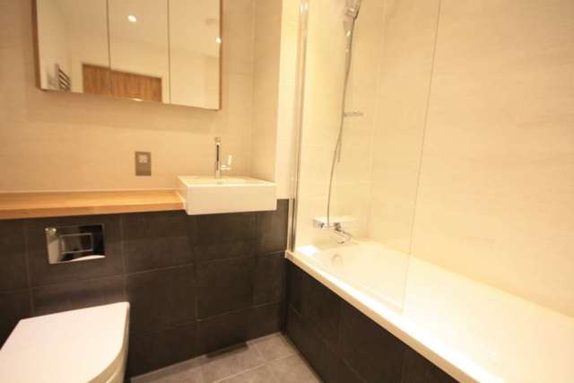  Image of 3 bedroom Town House for sale in Chapel Street Salford M3 at Barrow Street  Manchester, M3 5JY
