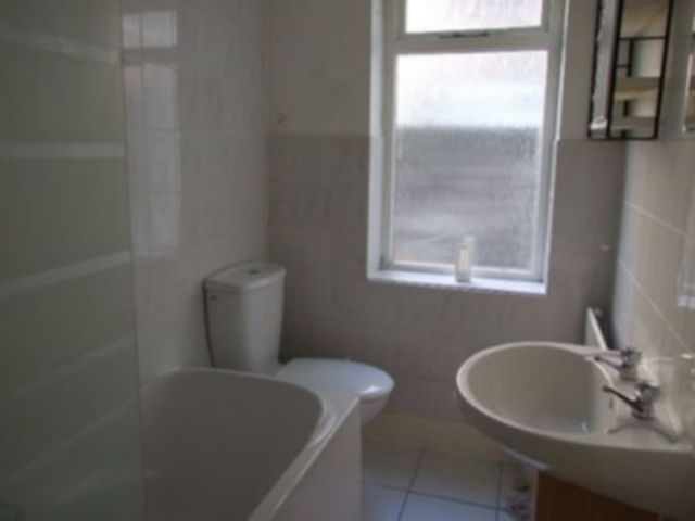  Image of 2 bedroom Flat to rent in Wakeman Road London NW10 at Kensal Green NW10 London, NW10 5BH