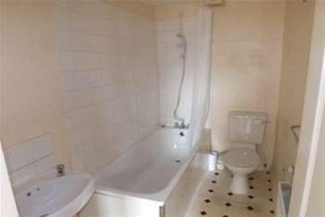 Image of 2 bedroom Flat to rent in High Street London E17 at London, E17 7DB