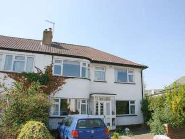  Image of 2 bedroom Flat to rent in Warkworth Gardens Isleworth TW7 at Warkworth Gardens  Isleworth, TW7 5JN