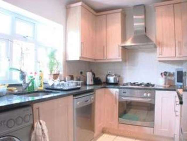  Image of 2 bedroom Flat to rent in Warkworth Gardens Isleworth TW7 at Warkworth Gardens  Isleworth, TW7 5JN