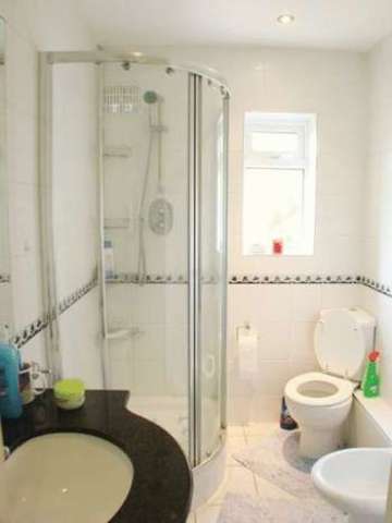  Image of 2 bedroom Flat to rent in Warkworth Gardens Isleworth TW7 at Warkworth Gardens  Isleworth, TW7 5JN