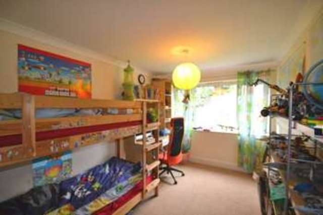  Image of 3 bedroom Apartment to rent in Warren Road Banstead SM7 at Warren Road  Banstead, SM7 1LB