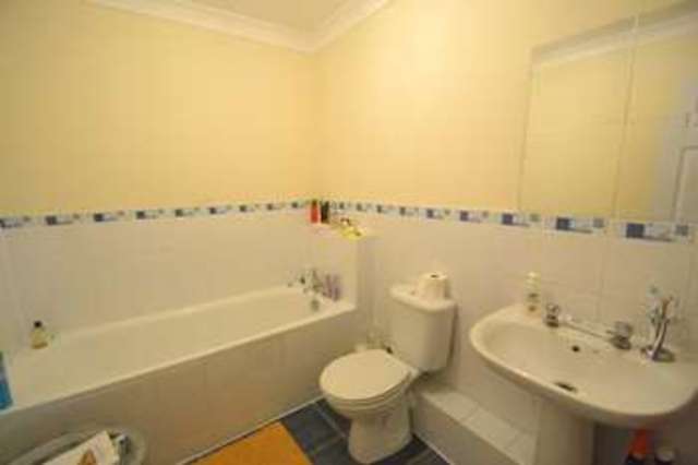  Image of 3 bedroom Apartment to rent in Warren Road Banstead SM7 at Warren Road  Banstead, SM7 1LB