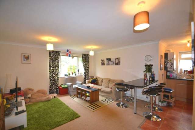  Image of 3 bedroom Apartment to rent in Warren Road Banstead SM7 at Warren Road  Banstead, SM7 1LB