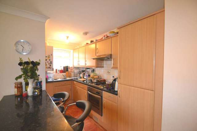  Image of 3 bedroom Apartment to rent in Warren Road Banstead SM7 at Warren Road  Banstead, SM7 1LB
