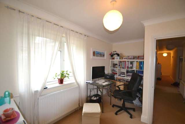  Image of 3 bedroom Apartment to rent in Warren Road Banstead SM7 at Warren Road  Banstead, SM7 1LB