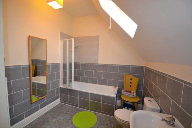  Image of 3 bedroom Apartment to rent in Warren Road Banstead SM7 at Warren Road  Banstead, SM7 1LB