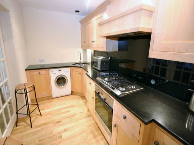  Image of 2 bedroom Flat to rent in Warrender Park Road Edinburgh EH9 at Marchmont Edinburgh Edinburgh, EH9 1EX