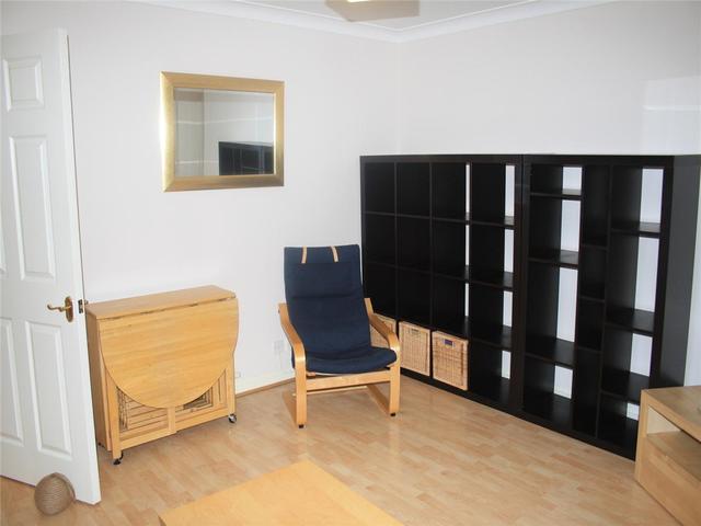  Image of 2 bedroom Flat to rent in Warriston Road Edinburgh EH3 at Canonmills Edinburgh Edinburgh, EH3 5LQ