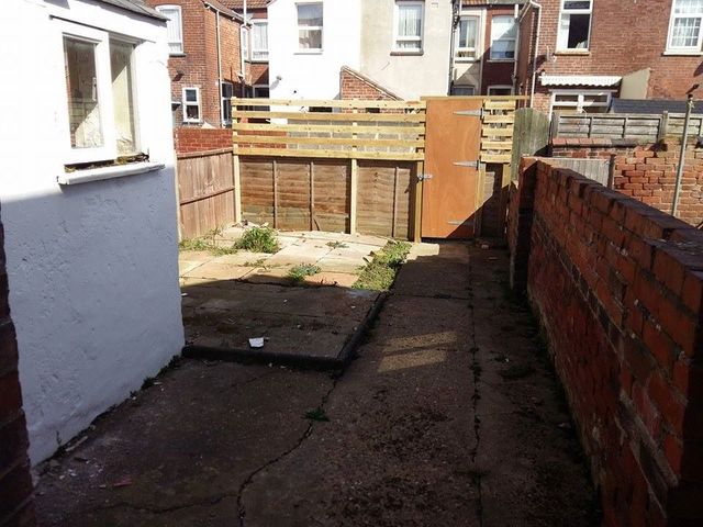  Image of 3 bedroom Terraced house to rent in West End Avenue Doncaster DN5 at West end  Doncaster, DN5 9RG