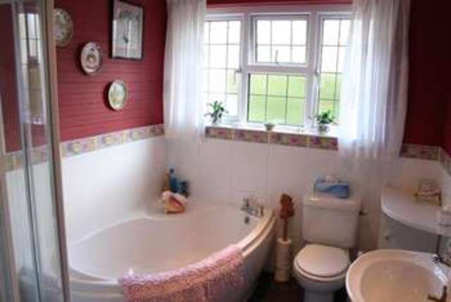  Image of 3 bedroom Chalet for sale in Lower Broad Oak Road West Hill Ottery St. Mary EX11 at West Hill Ottery St Mary Devon, EX11 1XH