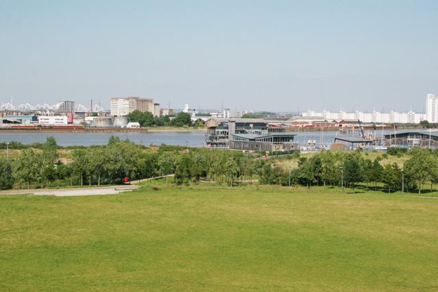  Image of 3 bedroom Flat to rent in West Parkside London SE10 at Greenwich Millennium Village  London, SE10 0RU