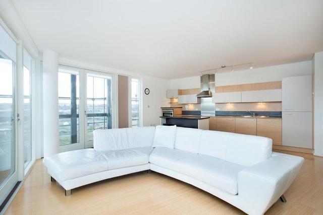  Image of 3 bedroom Flat to rent in West Parkside London SE10 at Greenwich Millennium Village  London, SE10 0RU